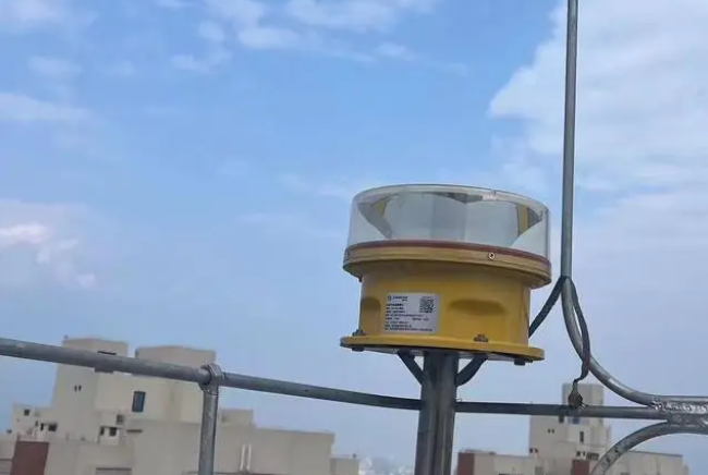 高空建筑上的航空障礙燈有幾根線？